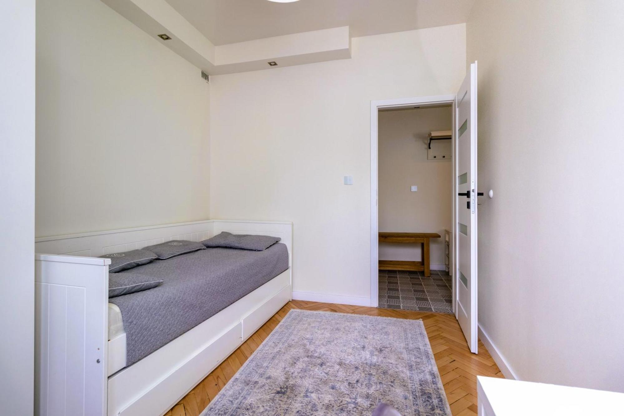 Renovated 3 Apt. Near Polin/oldtown Warschau